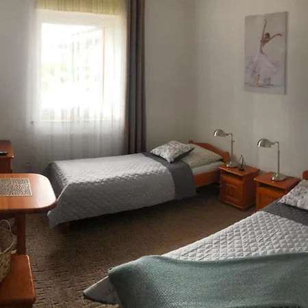 Alojamento de Acomodação e Pequeno-almoço Gosciniec Rutikal